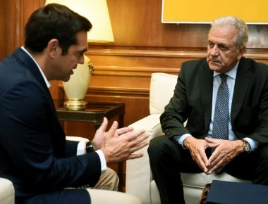 Με τον Δ. Αβραμόπουλο συναντήθηκε ο Α. Τσίπρας στο Μέγαρο Μαξίμου